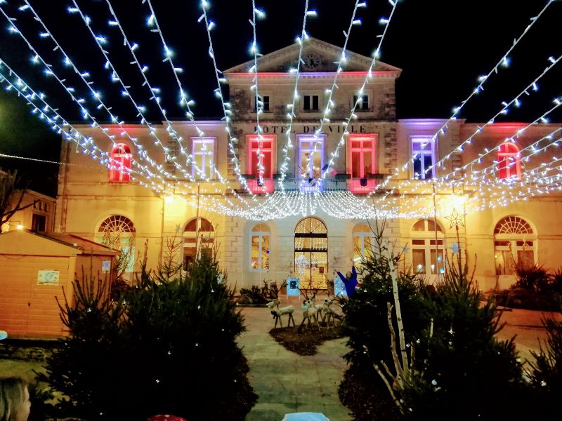 Ruffec hotel de ville with Christmas lights
