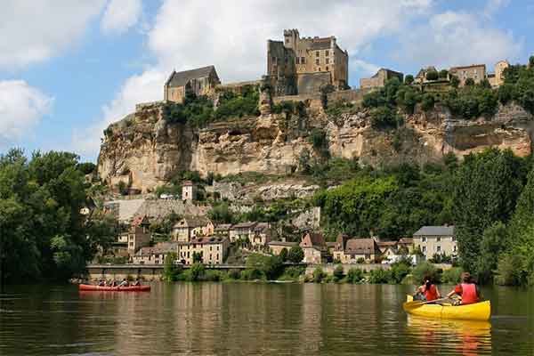 The stunning village of la Roque-Gageac perched above the Dordogne river